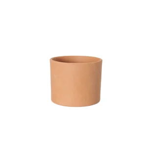 Maceta pequeña en color terracota, ideal para plantas de interior