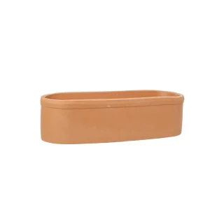 Jardinera de barro para exterior con forma ovalada y acabado liso, ideal para plantas aromáticas o florales en balcones o terrazas.