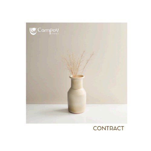 jarrón blanco con motivos decorativos portada del catálogo de cerñamica contract